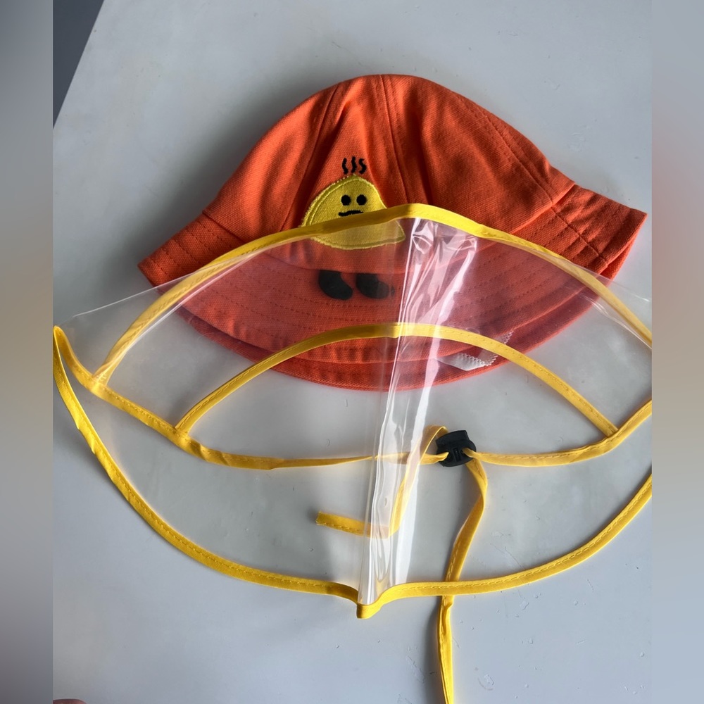 Small Kid bucket hat with plastic visor size 3-5 years. 21’